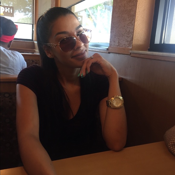 Meet your posher! - Picture 4 of 13